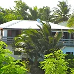 Wild Paradise: Villa Vue Mer Piscine A Debordement